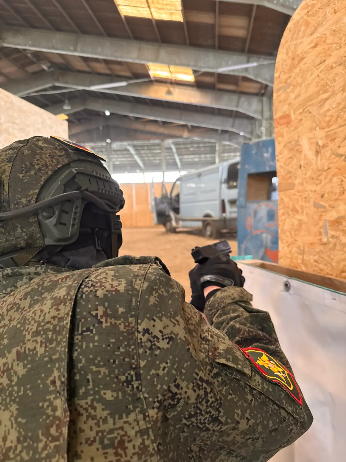 Beltéri CQB-játék a West Gate pályán